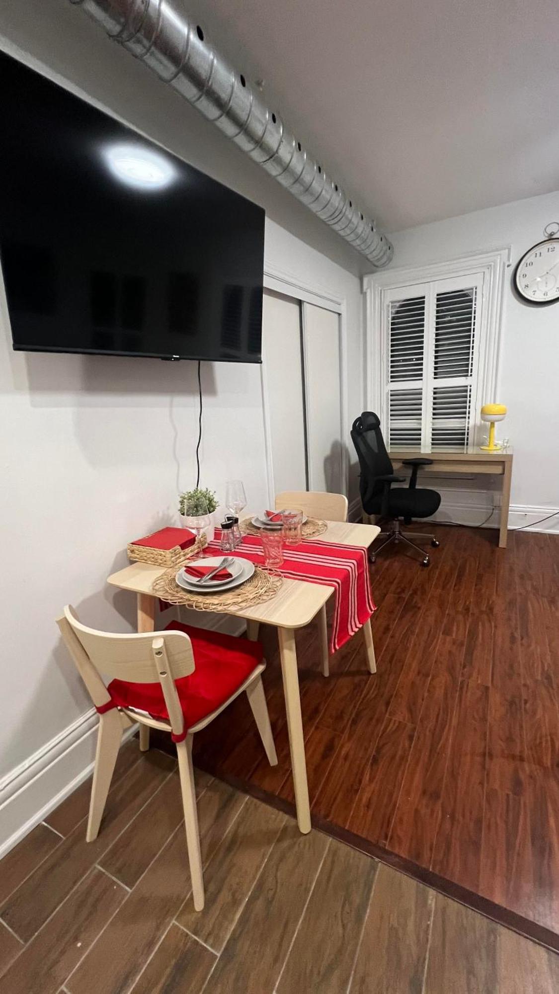 Cozy Room With Private Kitchen, Private Bathroom Toronto Ngoại thất bức ảnh